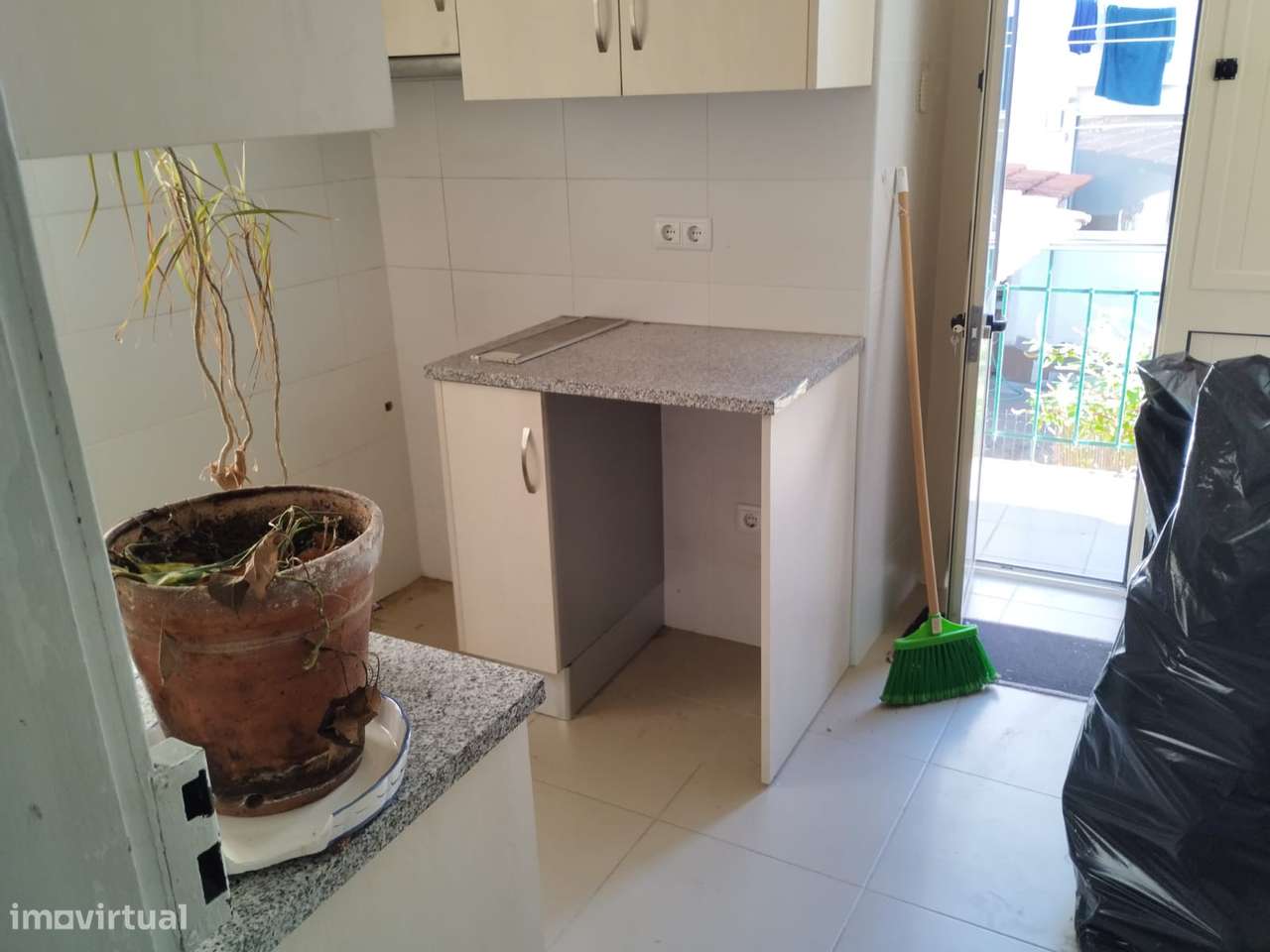 Apartamento T4 na Alameda da Conchada-0