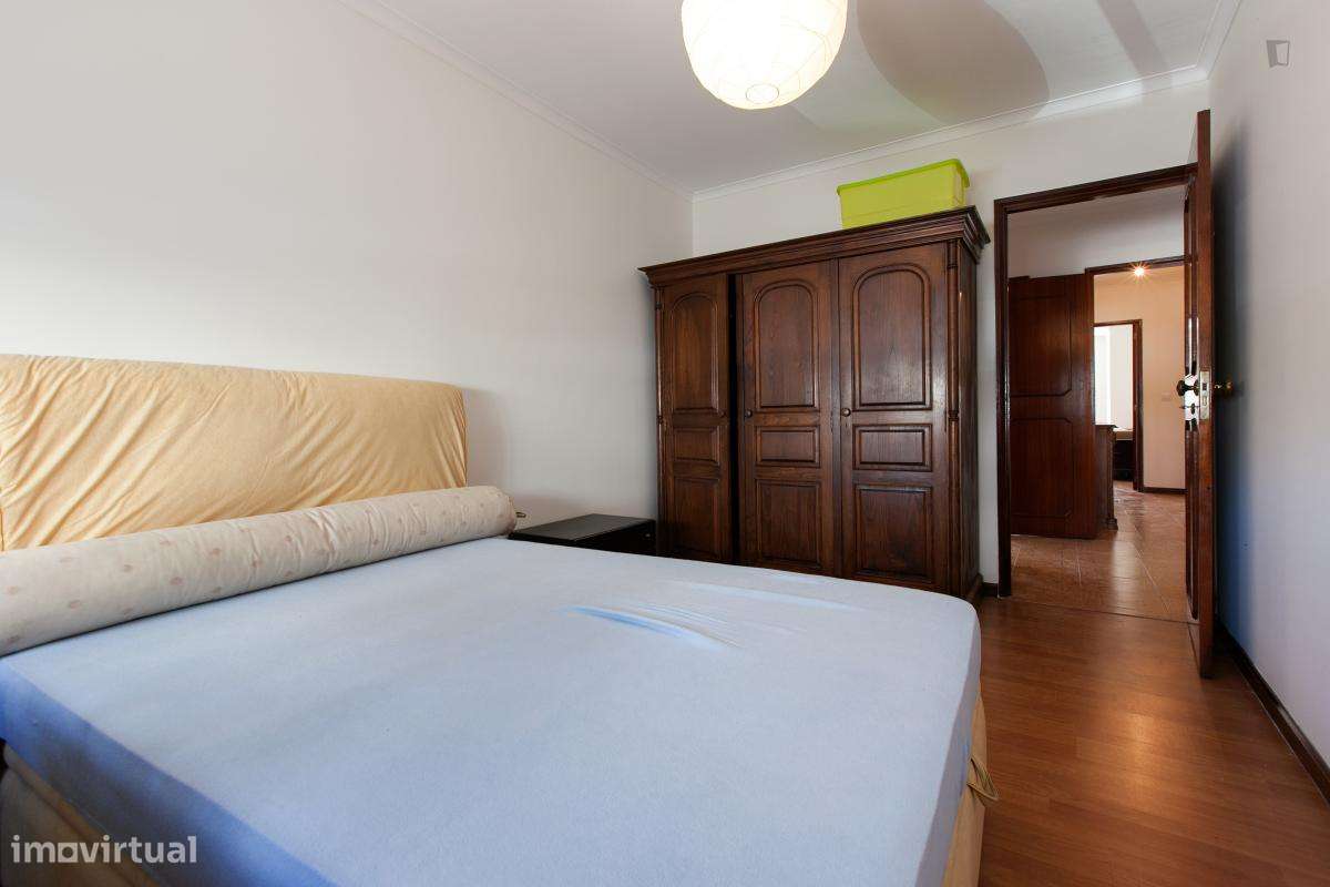 Quarto - localizado em Paranhos Porto - Grande imagem: 3/21