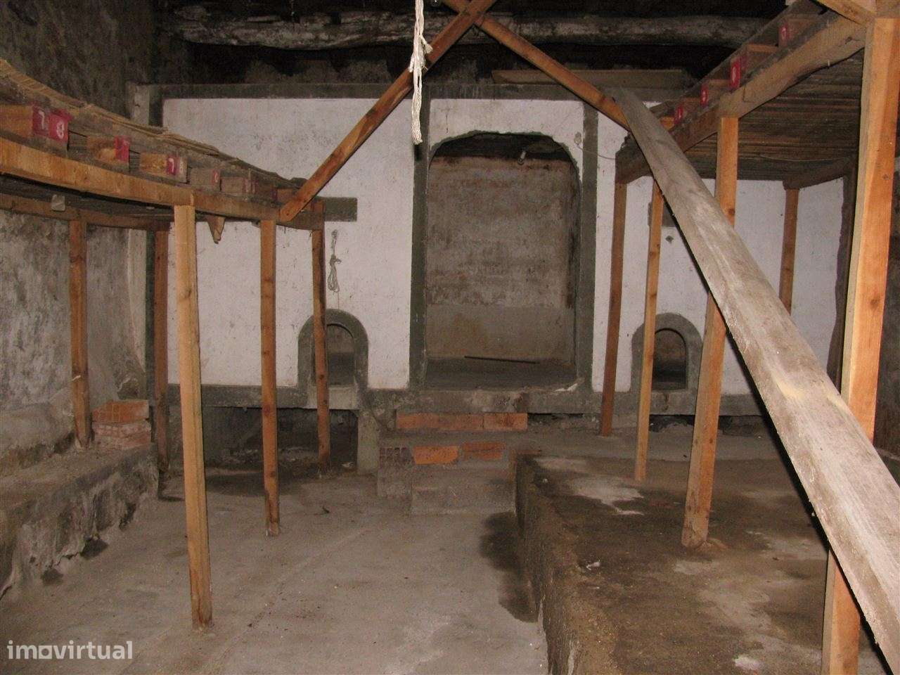 Prédio zona histórica Miranda do Douro-20