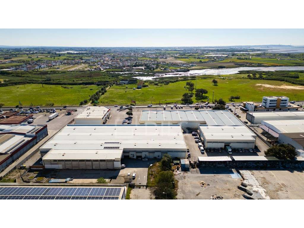 Armazém para arrendar na Estrada do Pau Queimado, no Montijo - Grande imagem: 2/26