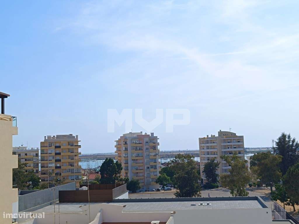 T3 no Centro de Faro com Terraço Privativo e Vista Ria Desafogada!-7