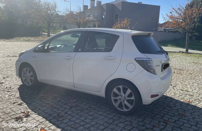 Toyota Yaris 1.5 HSD Comfort+P.Style - 4