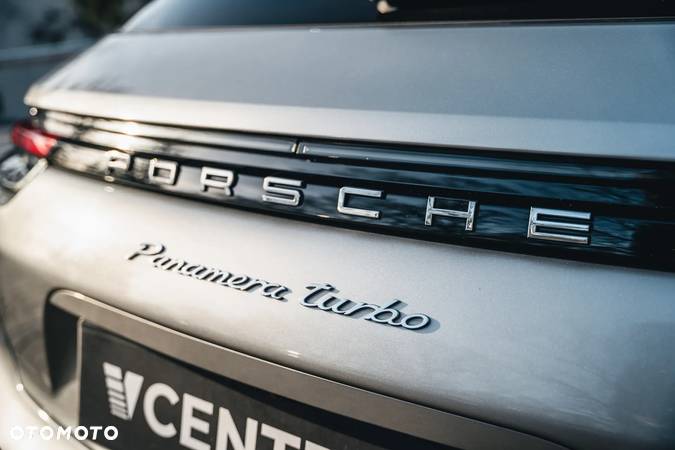 Porsche Panamera Turbo Sport Turismo - 11