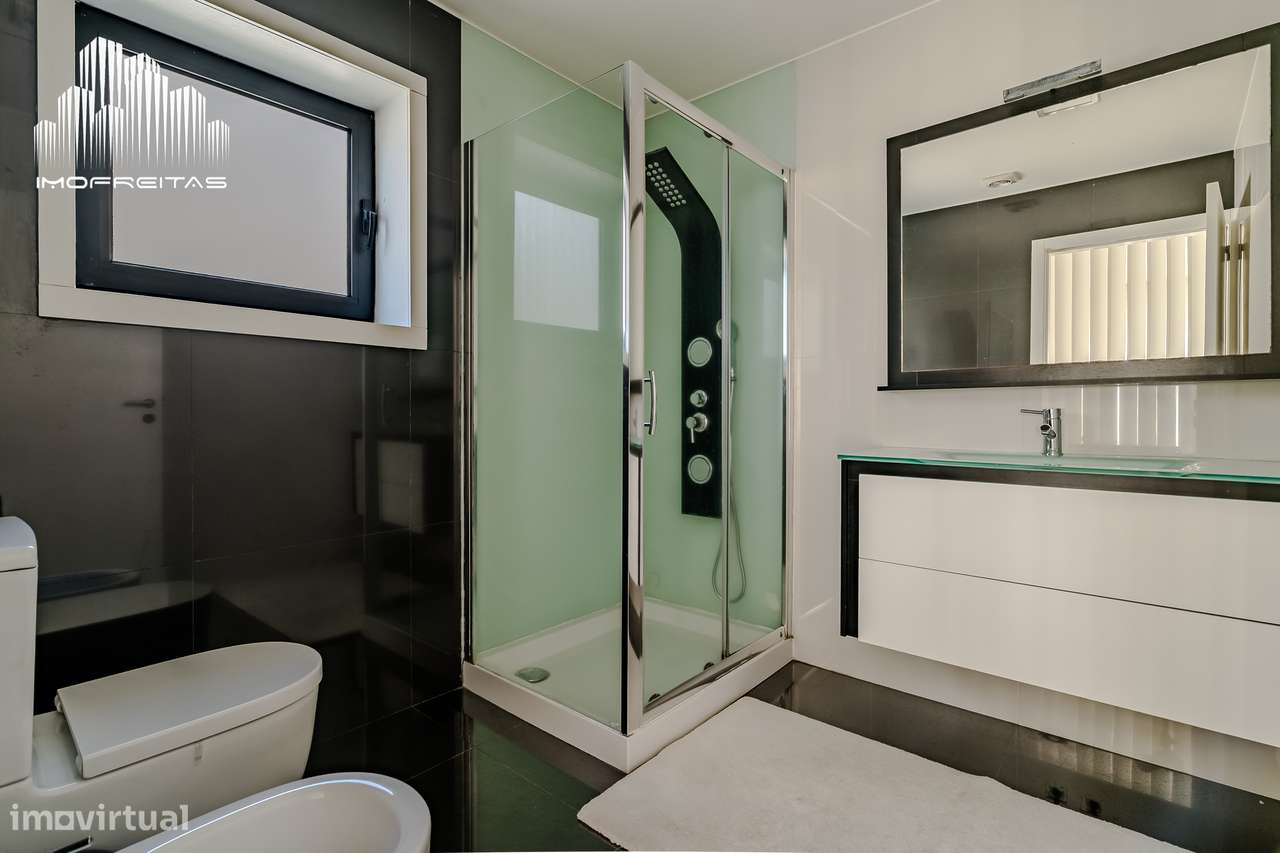 Moradia T4 de Luxo com Piscina numa das Melhores Zonas de Braga!-21