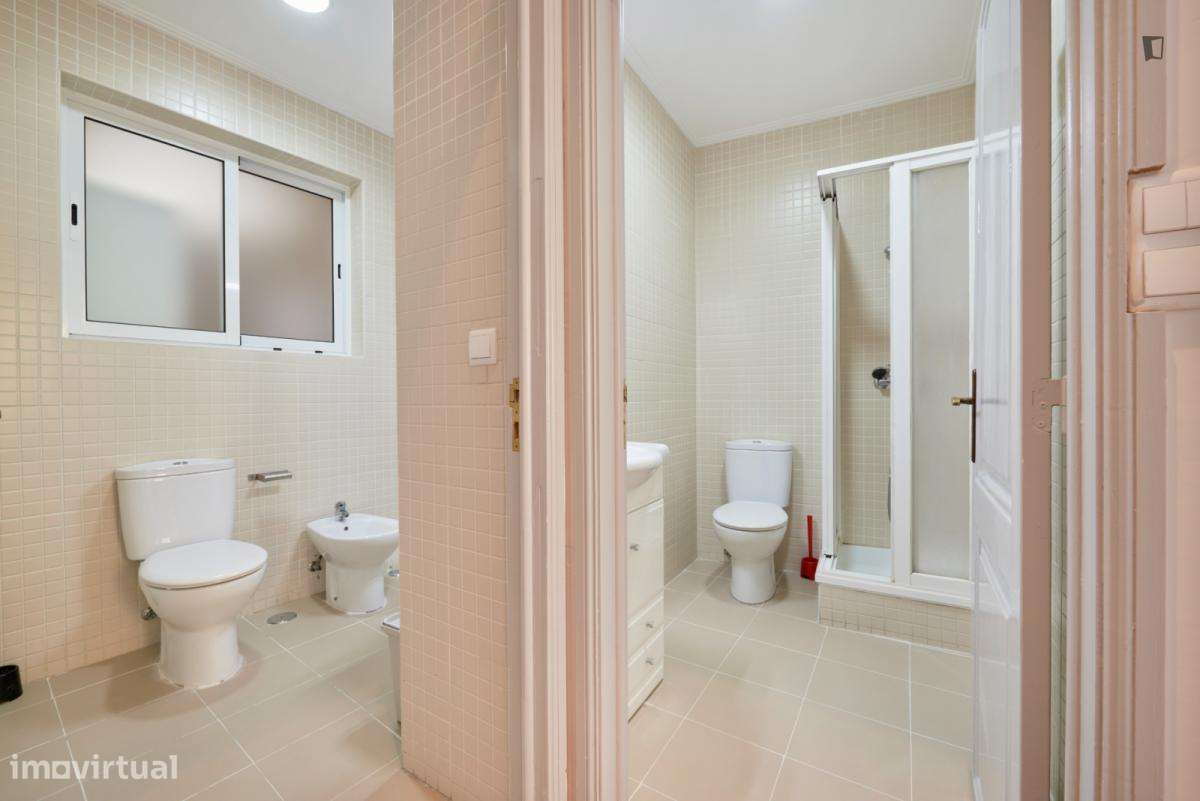 Quarto - localizado em Penha Lisbon - Grande imagem: 2/37