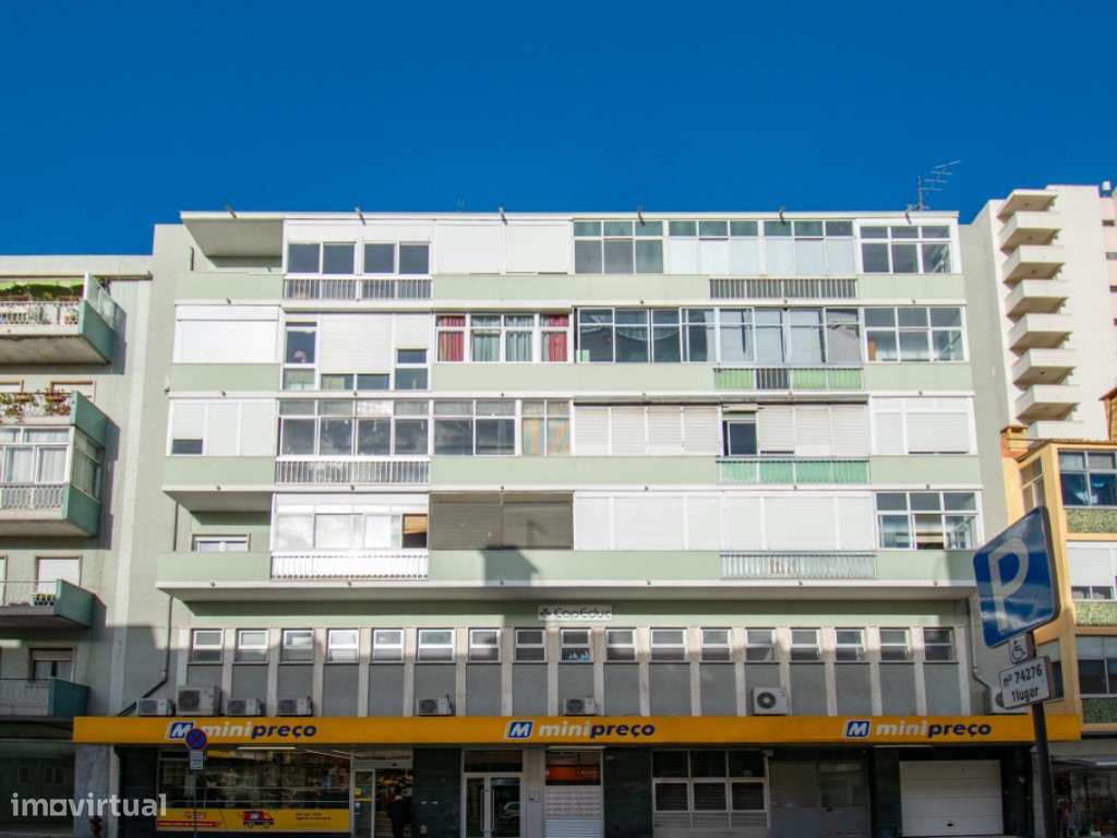 Apartamento T1 Renovado na Estrada de Benfica-24