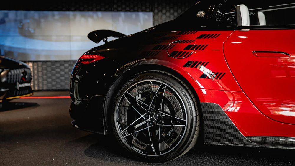 AMG PureSpeed, 1 z 250 szt., 4.0 V8 Biturbo, 585 KM, 800NM