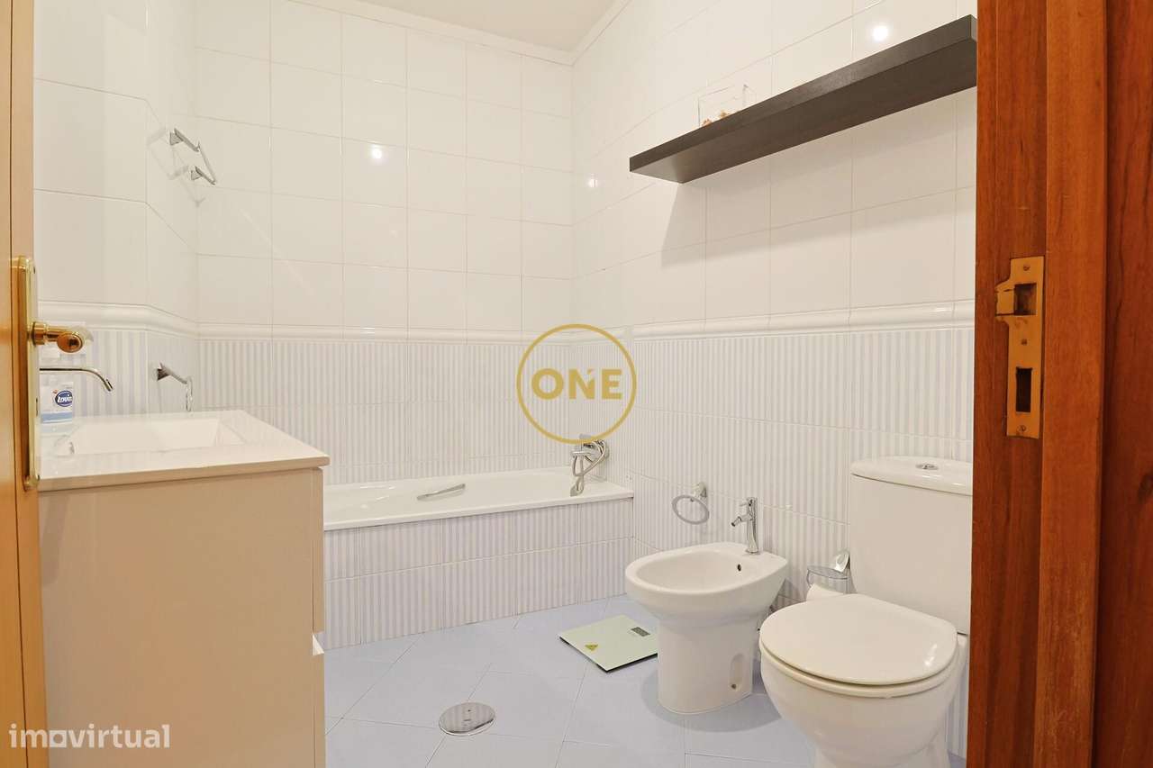 Excelente Apartamento T3 + 1 Escritório no Centro da Trofa!-14