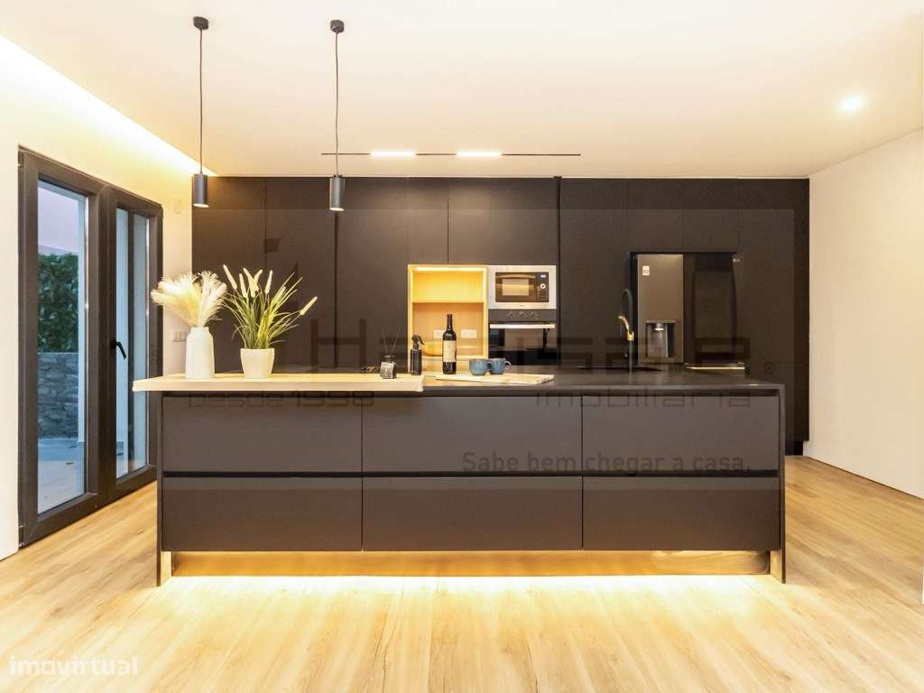 Moradia T4 totalmente remodelada localizada em Boa Água III - Grande imagem: 1/49