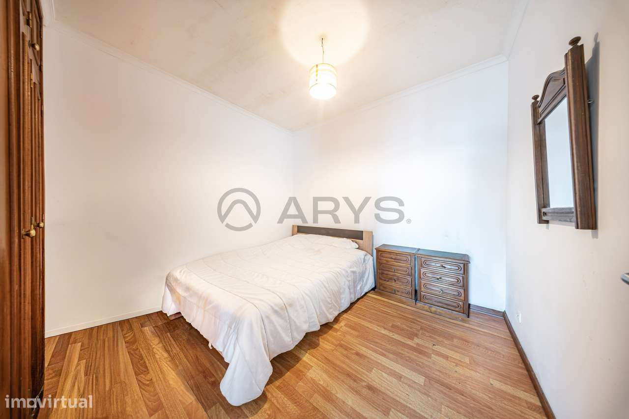 Apartamento T1+1 localizado em São Vitor constituído por elevador e...-12