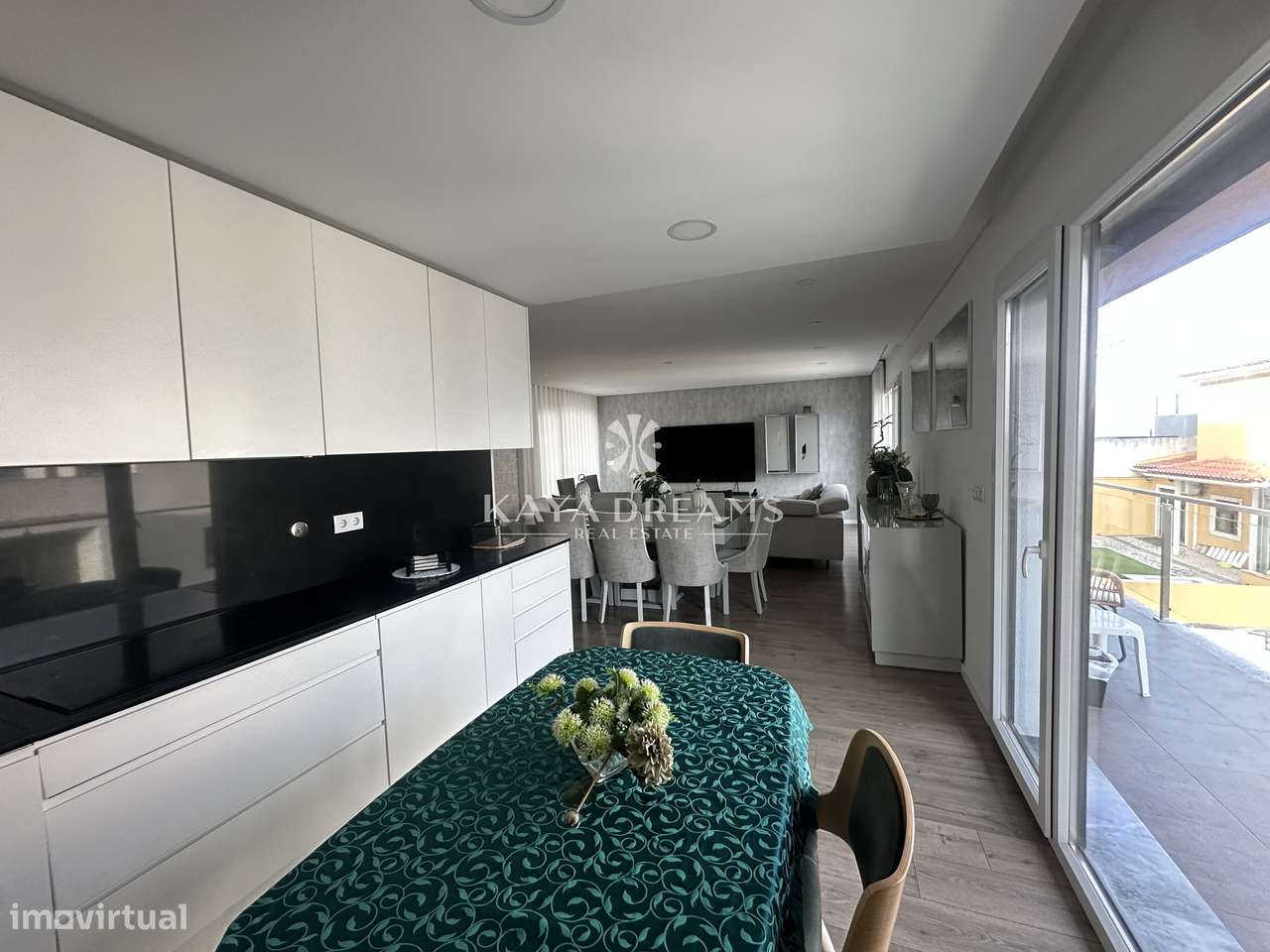 Moradia Semi Nova T4 de Luxo em Famões, a um Passo de Lisboa - Grande imagem: 4/31