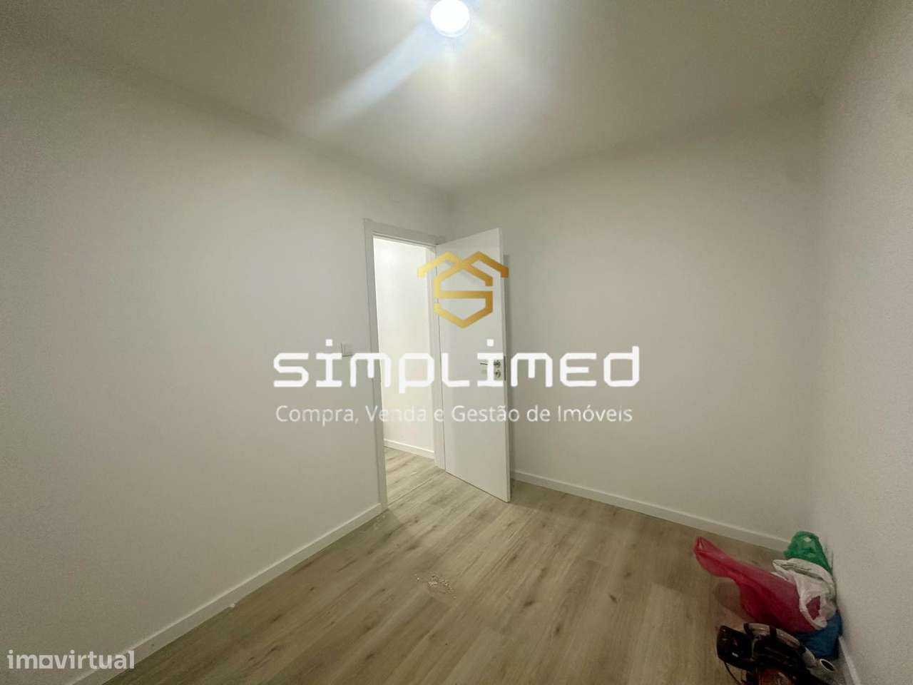 Apartamento T3 com boa varanda. - Grande imagem: 3/17