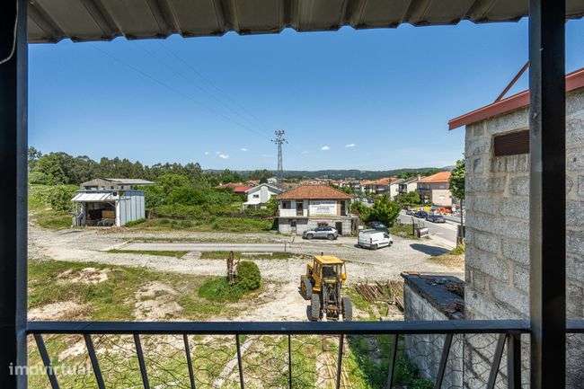 Moradia T3 , com comercio no Res do Chão, em Fafe-25
