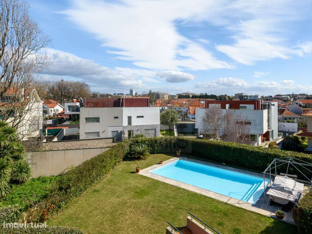 Moradia com jardim e piscina na zona da Vilarinha, Aldoar - Porto - Grande imagem: 5/38