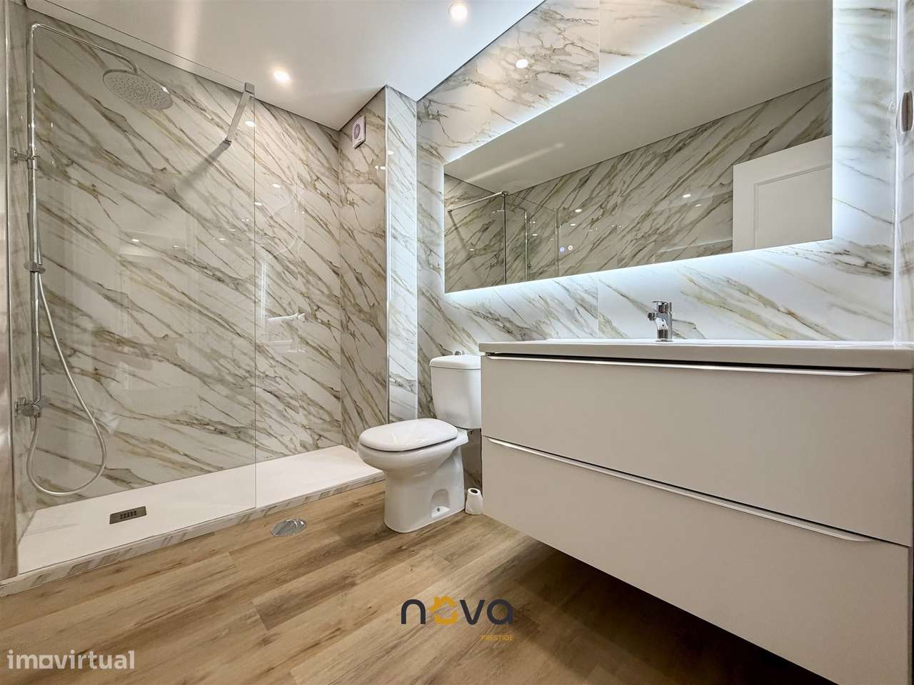 Apartamento T4 Totalmente Remodelado na Póvoa de Varzim-18