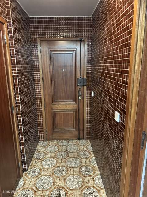 Apartamento T5 na Rua do Campo Alegre-13