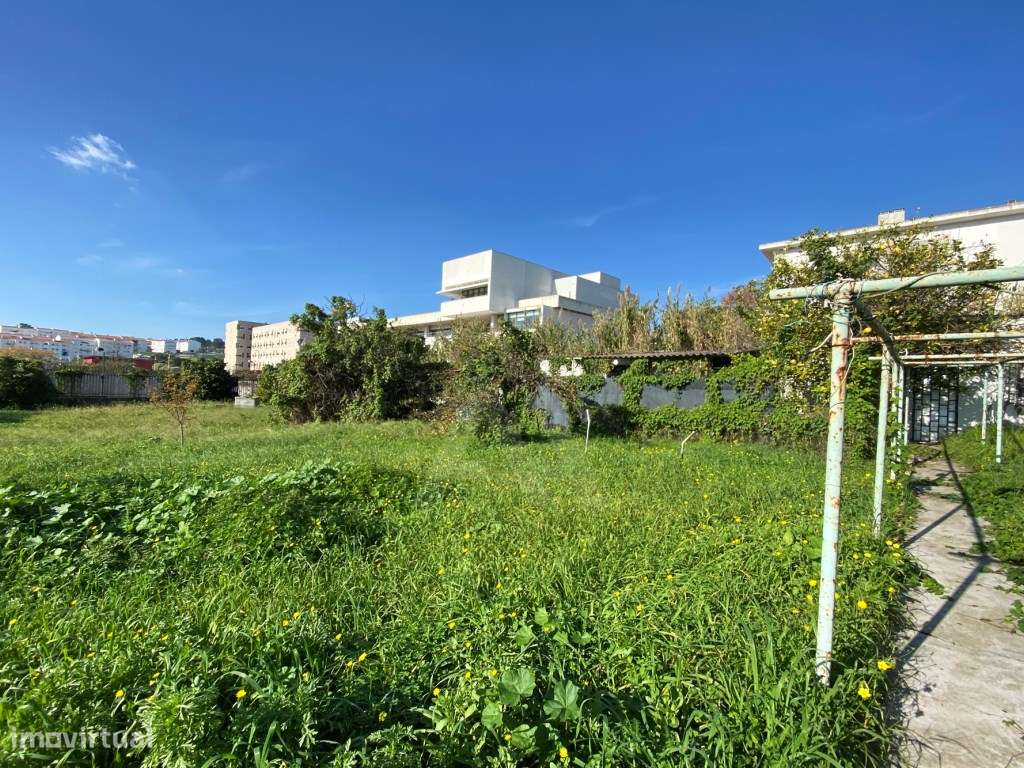 Terreno no Casalinho de Ajuda junto ao Polo Universitário da Ajuda-3