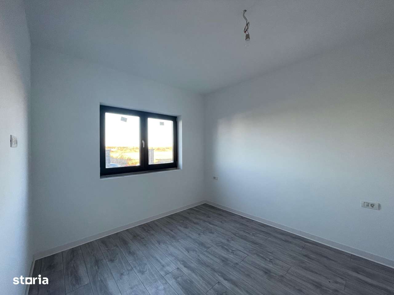 Duplex despartit prin camera tehnica - finisaje premium - Imagine principală: 5/19