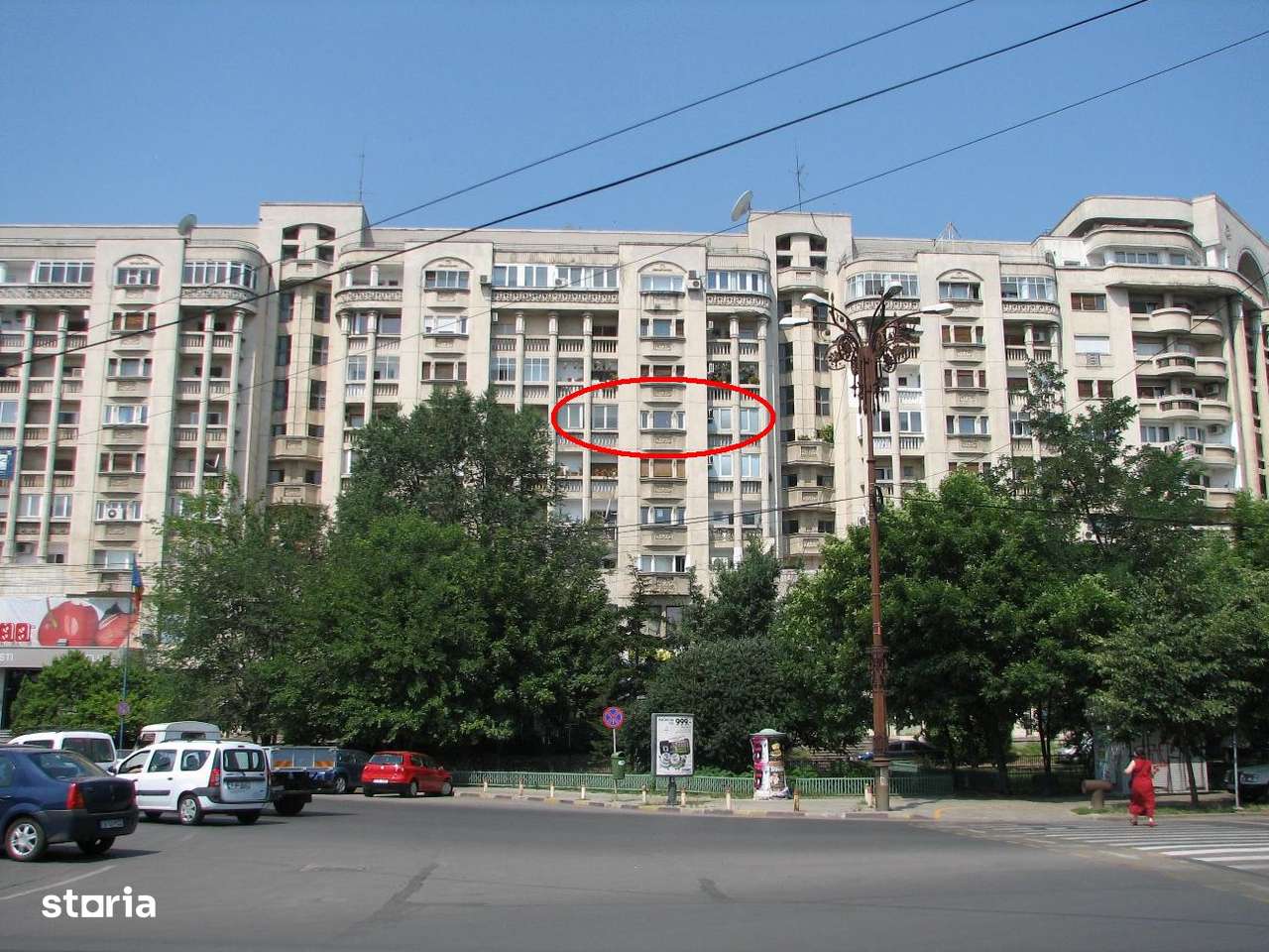 Proprietar, vand apartament 3 camere, etaj 4/8, 3 balcoane, renovat si recompartimentat, utilat, gresie, faianta, ferestre termopan, usa metalica.