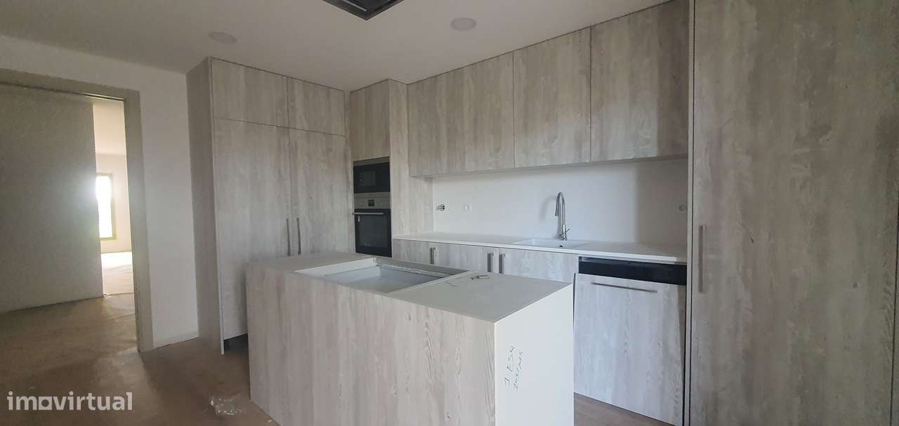 Fantástico Duplex T3+1 Terraço com 73m2 e Garagem para 2 carros NOVOS-7