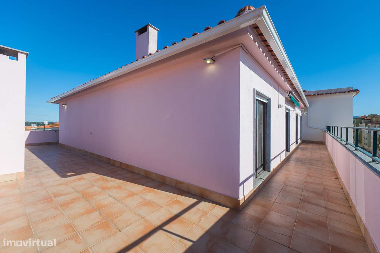 Apartamento T2 na Quinta do Conde com areas de 136m2-48