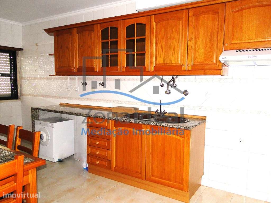 Apartamento T3 com parqueamento e arrecadação , localizado em Pared...-5