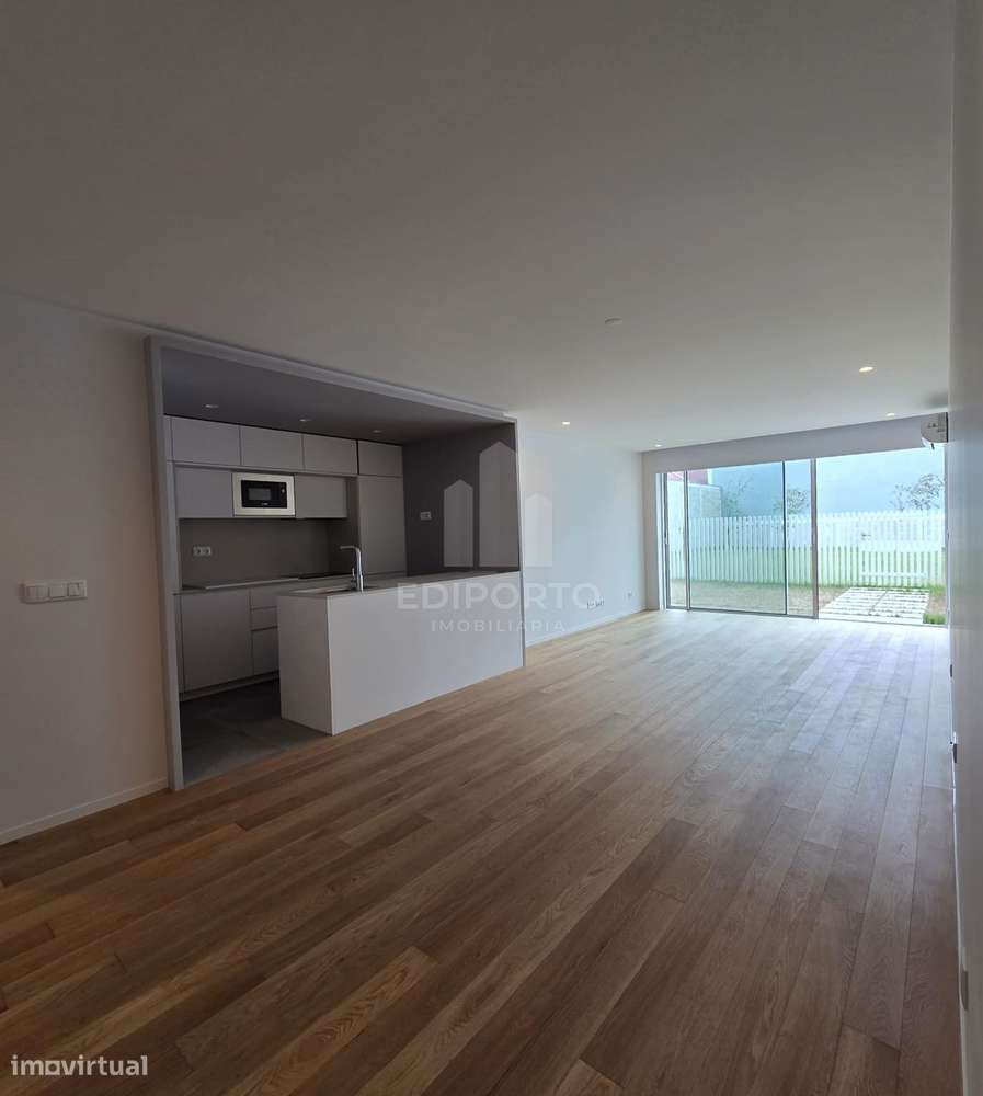 T2 Novo com terraço Pronto a Habitar, arrumos  e 2 Lugares de Garagem-3