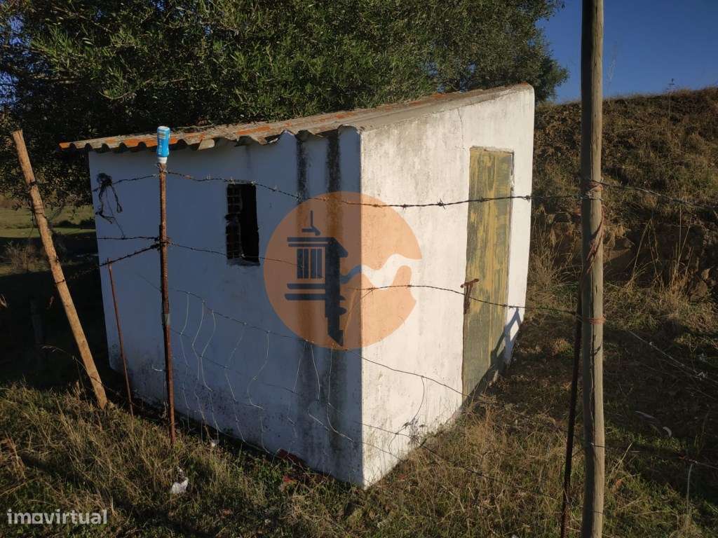 TERRENO COM RUINA - 4.960 M2 - COM NORA - ÁGUA DA BARRAGEM NA JUNQU...-0