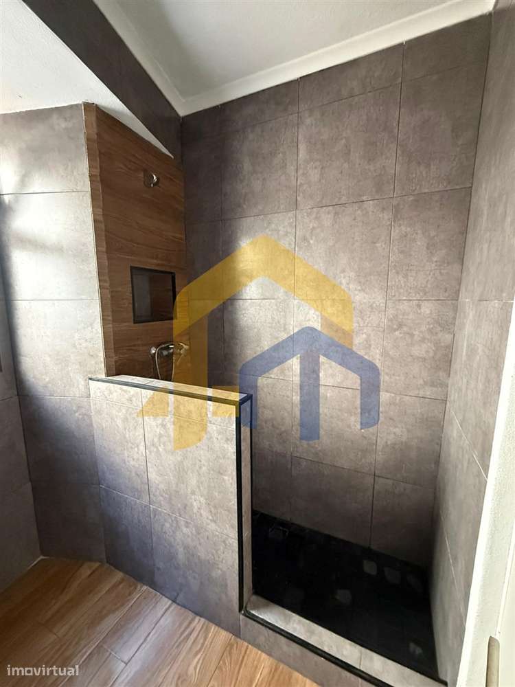 Moradia em Banda com Duas Habitações Independentes – Centro Histórico-17