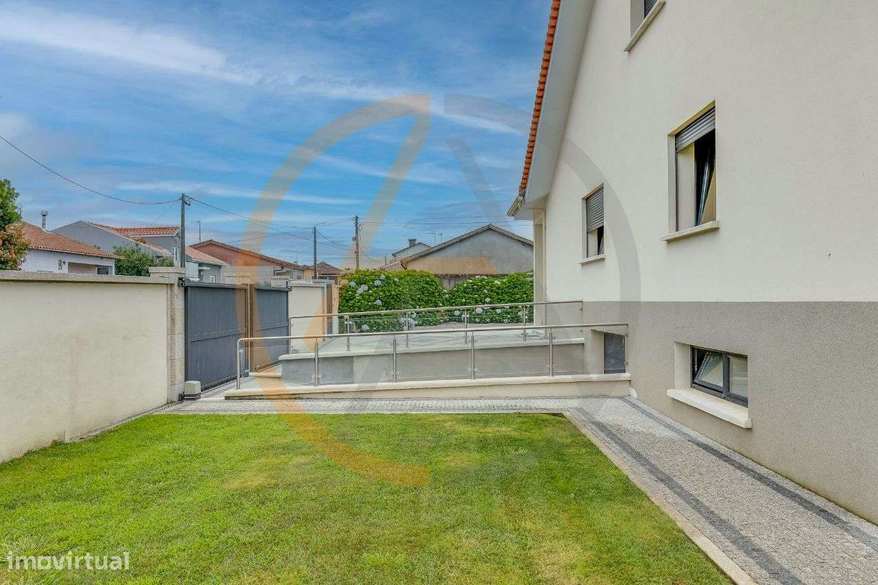 Moradia T6 c/ Piscina, amplo Espaço Exterior e Garagem | Vila do Conde-48