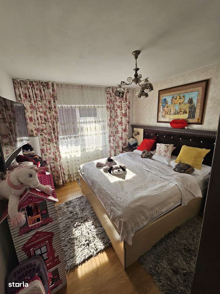 Vand apartament cu 2 camere decomandat-0