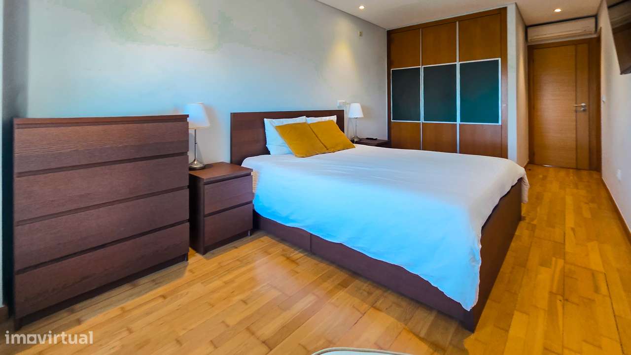 Apartamento T3 com varanda e garagem em Montijo-10