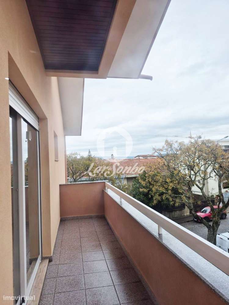 Apartamento T3, totalmente renovado, com Box, Águas Santas, Maia-7