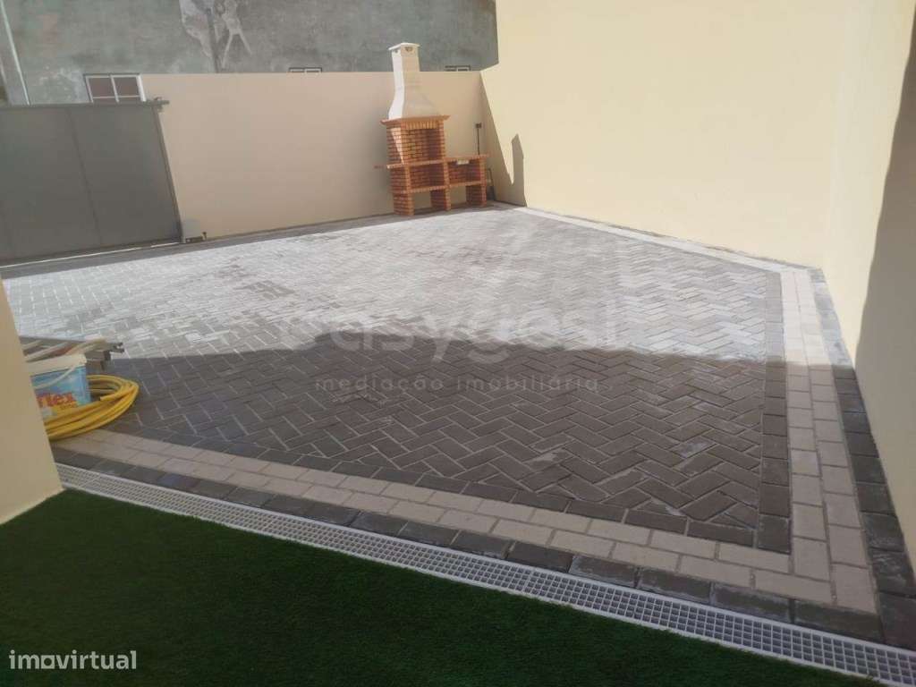 Moradia T4 totalmente renovada, em Valado dos Frades - Grande imagem: 4/23