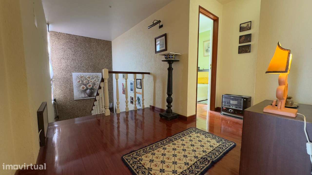 Moradia T6 - 220m2 - 3 pisos - 2 garagens - Barro - Pinheiro de Loures-22