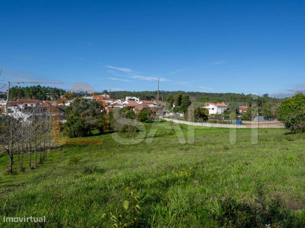 Prédio urbano com moradia para reconstrução, implantado num terreno... - Grande imagem: 5/21