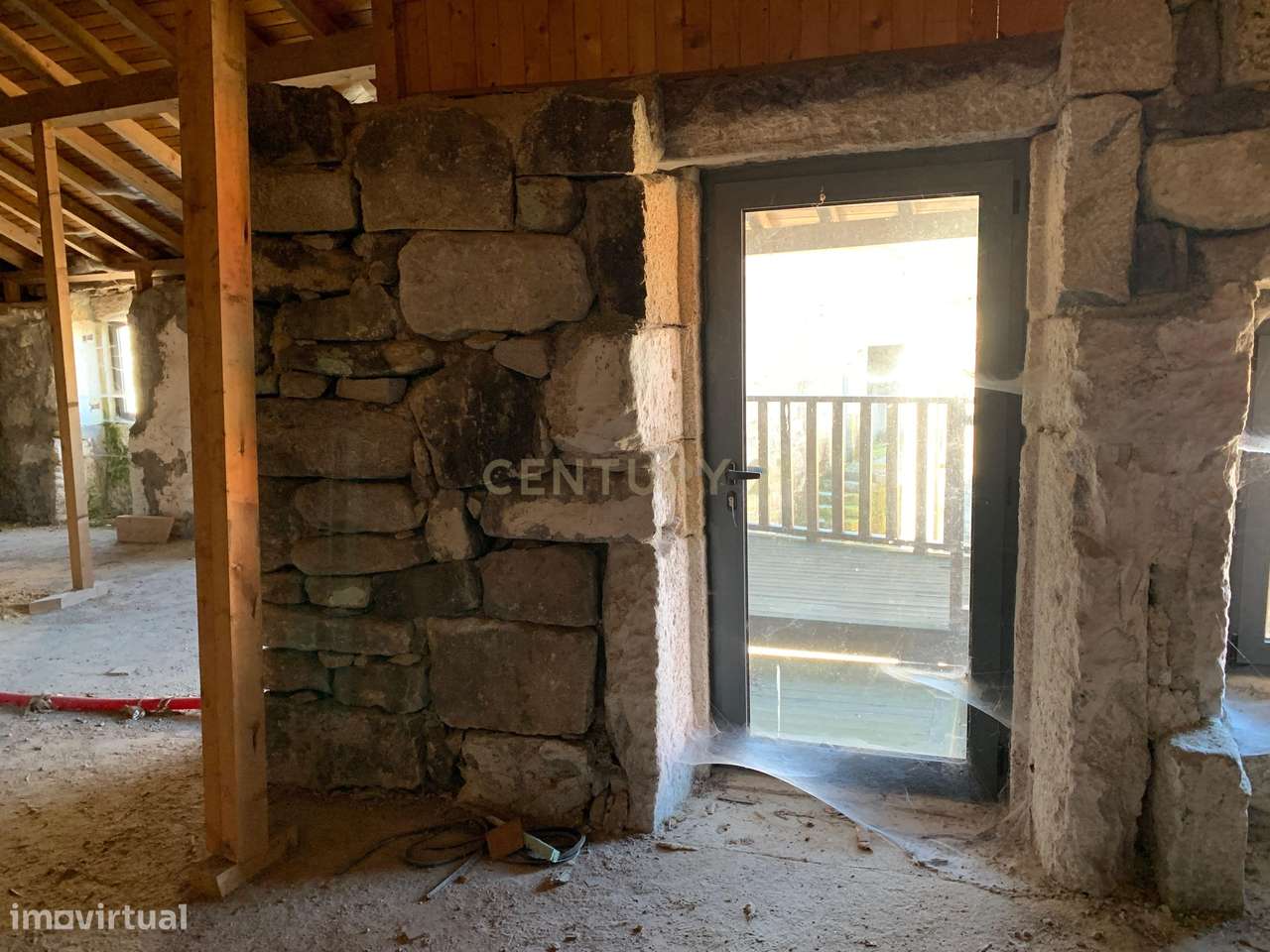 Casa em pedra na zona Gerês em fase final de acabamentos - Grande imagem: 5/19