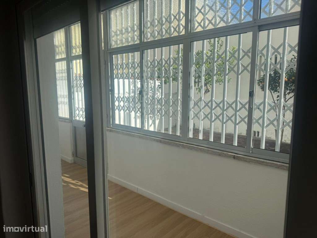 Apartamento T2 totalmente remodelado, com excelente área exterior -...-19