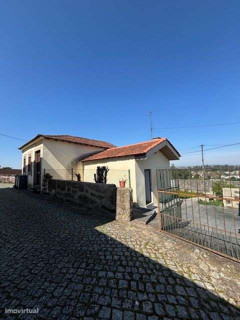 Moradia T2 em São Pedro Fins.-3