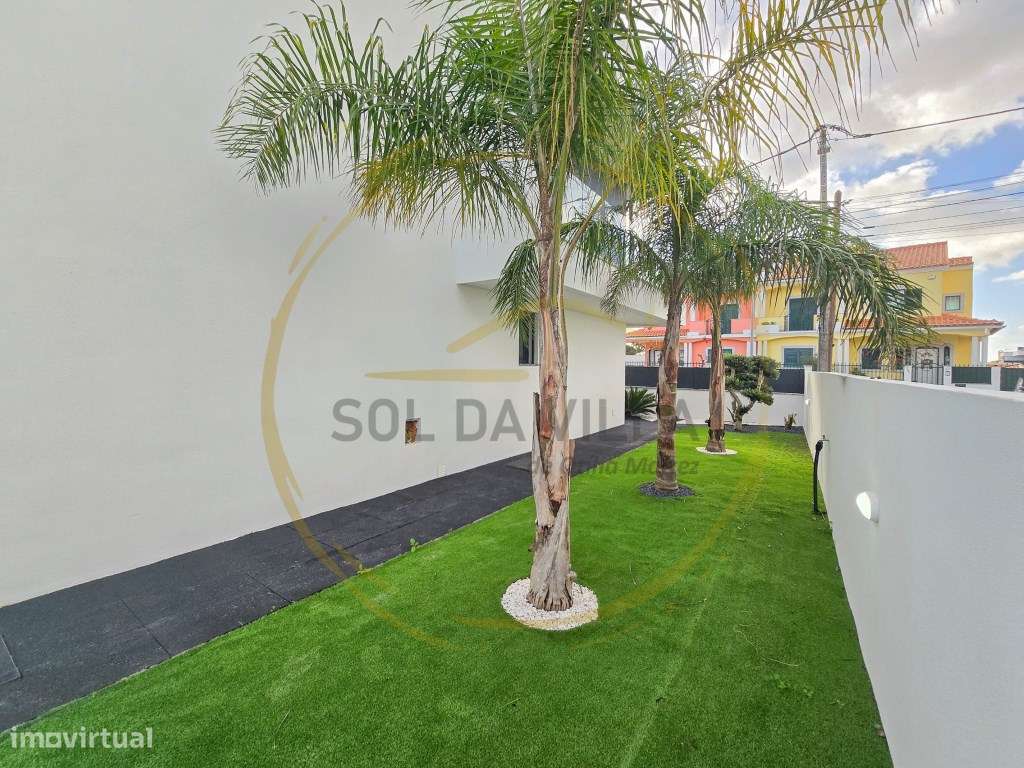 Moradia T4 Isolada com piscina - Valadares, Corroios - 750.000€-21