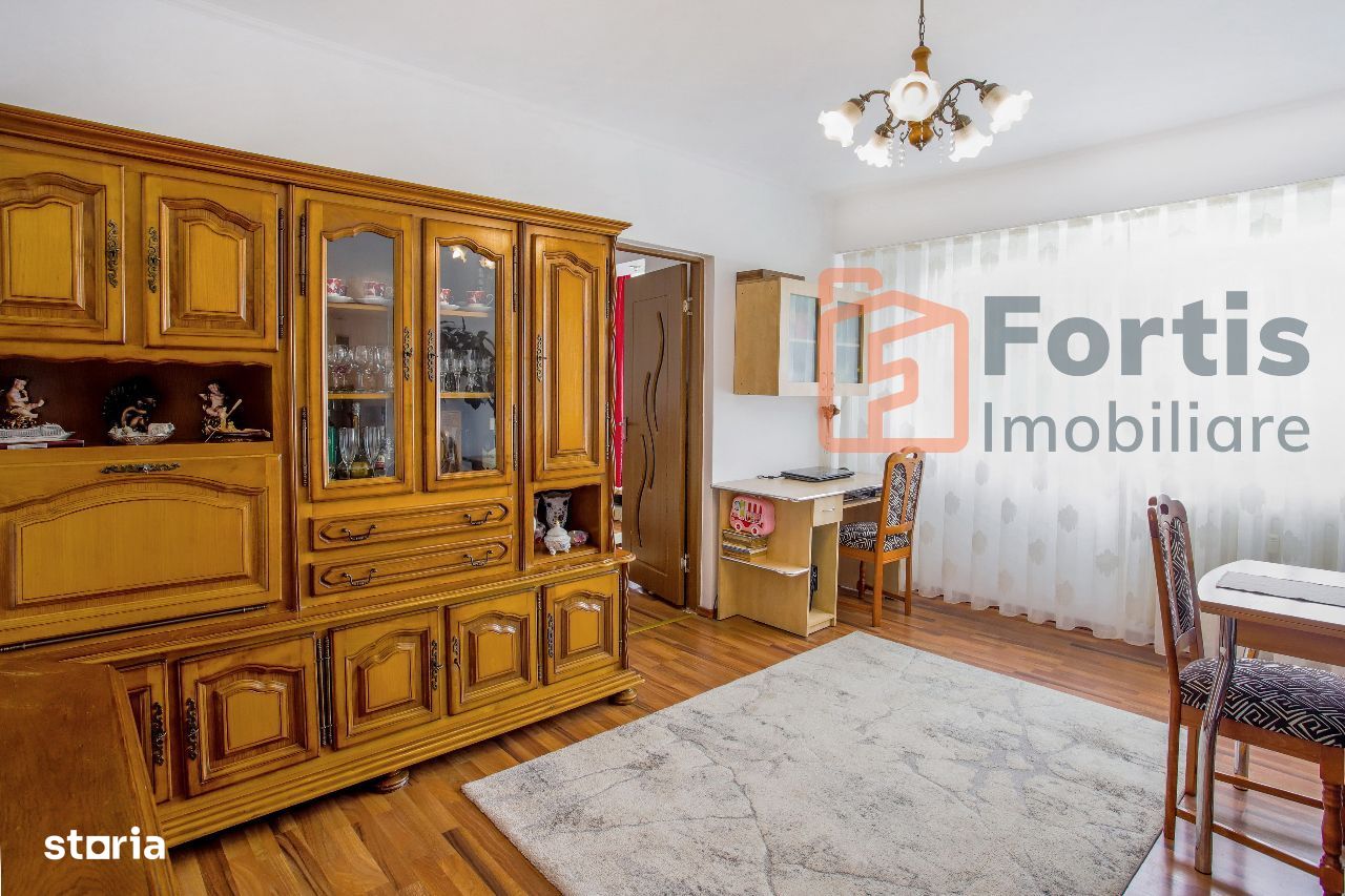 De vânzare apartament cu 3 camere, mobilat și utilat