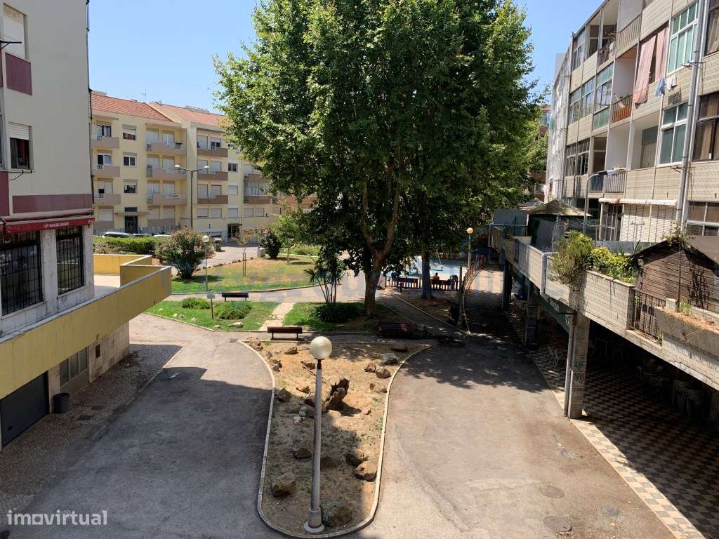 Prédio para rendimento na Cova da Piedade, Almada-15