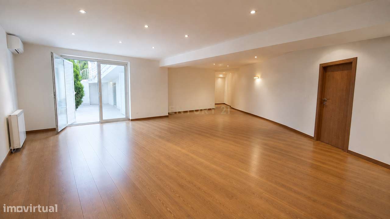 Moradia Isolada T5+1 com Piscina | 3 Suites | Garagem Box | Lote 585m2-19