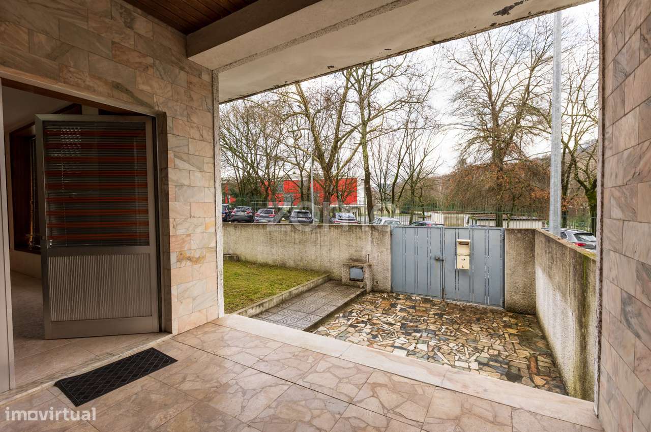 Moradia junto ao Parque da Cidade de Guimarães - Grande imagem: 5/30