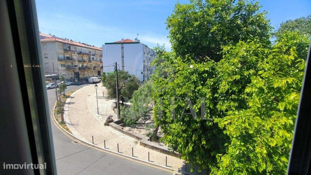 Apartamento T4 nas Mercês-24