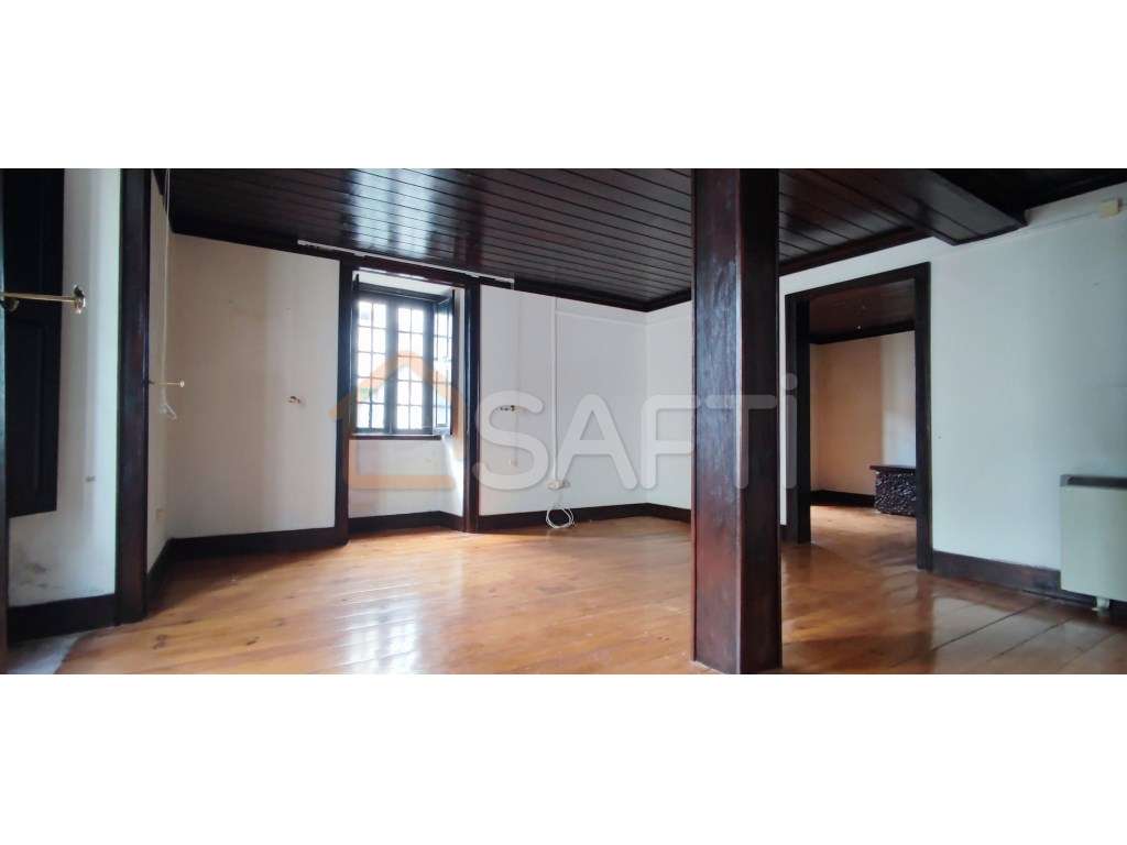 Moradia Típica Portuguesa com Encanto e Potencial - Grande imagem: 5/27