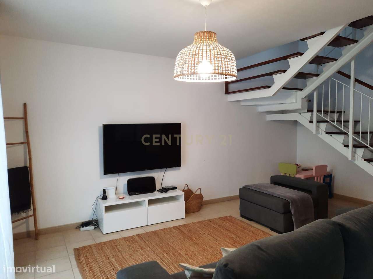 Magnifica T3 com Piscina no Corval-55