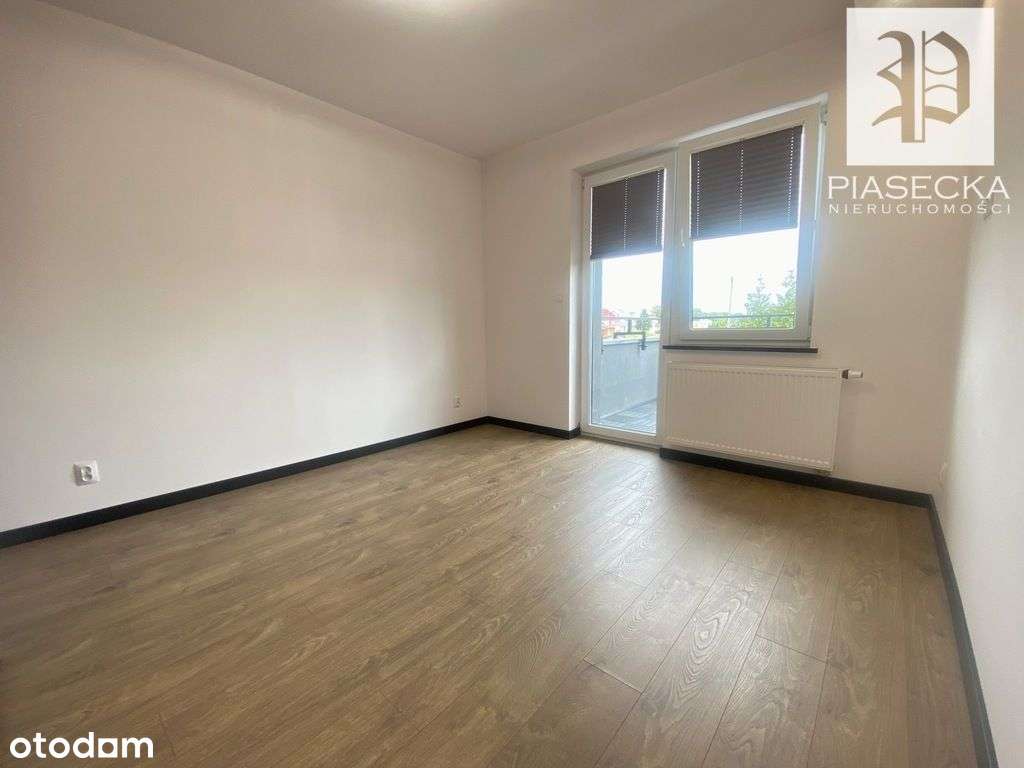 Dom do zamieszkania z tarasem, ogrodem i garażem-12