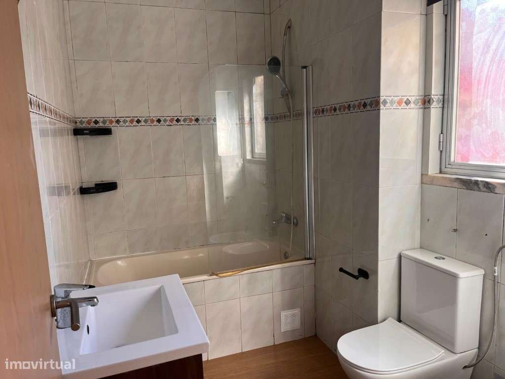 Apartamento T4, nas Mercês, Rio de Mouro-14