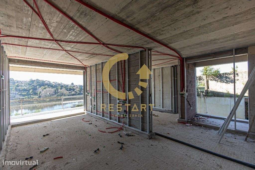 Moradia T4 de Luxo com Vistas Deslumbrantes sobre o Rio Douro - Grande imagem: 4/47